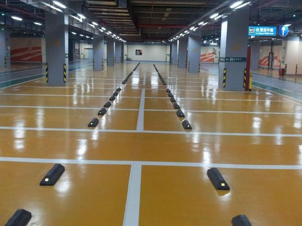 停（tíng）車場安全設施